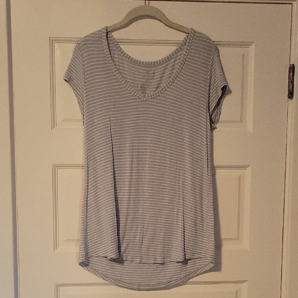 24/7 Comfort Apparel Gray and White Relaxed Cap Sleeve Tee